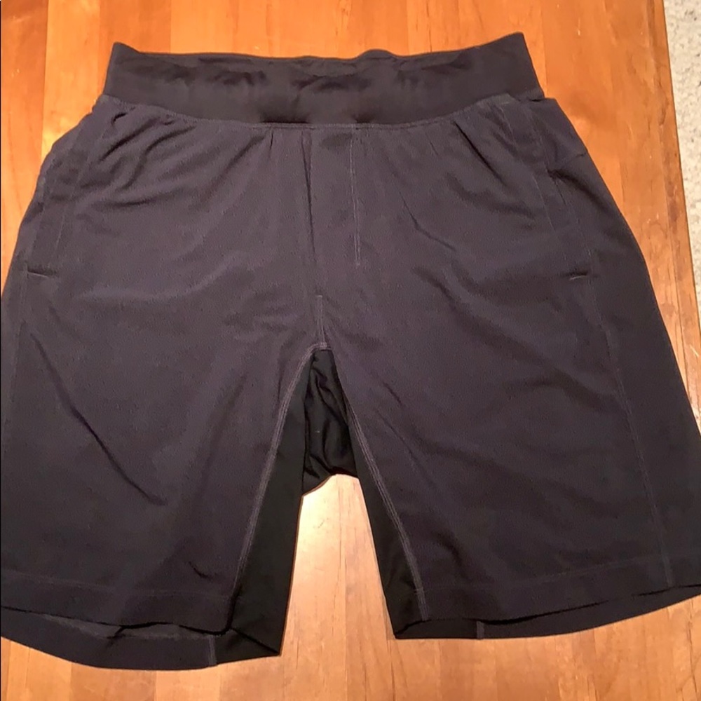 Medium 9” lulu lemon shorts with liner